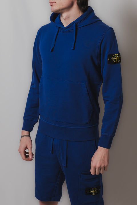 STONE ISLAND FELPA HOODIE REALIZZATA NEL CLASSICO TESSUTO FELPA CON CAPPUCCIO BADGE LOGO SU BRACCIO